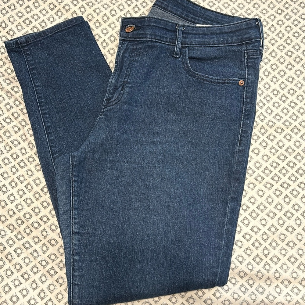 Old Navy Super Skinny jeans in great condition!